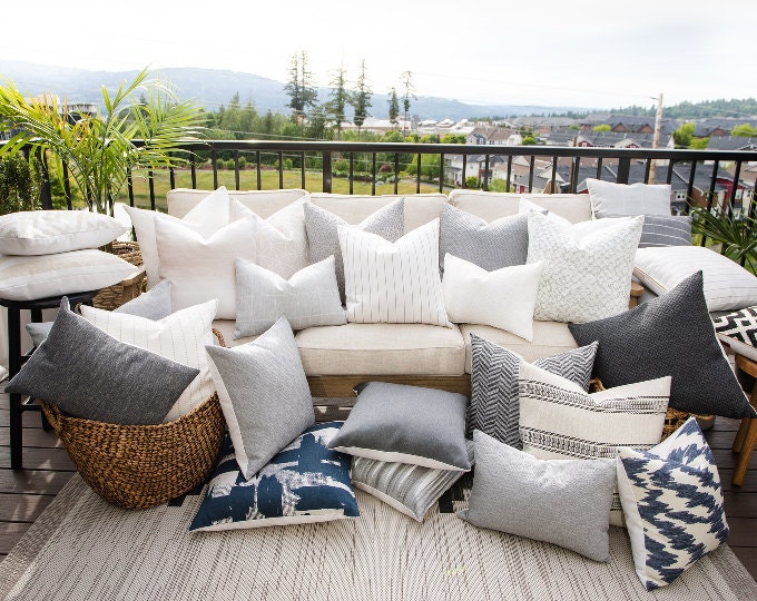 OUTDOOR/ INDOOR PILLOWS