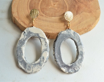 STATEMENT DANGLE EARRING