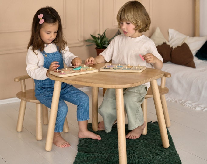 • Kids Table and Chairs