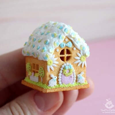 sweet mini dollhouse